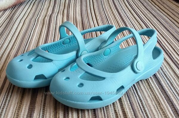Сандалі Crocs на дівчинку