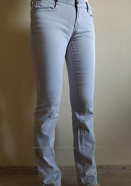 Жіночі джинси світло-сірого кольору