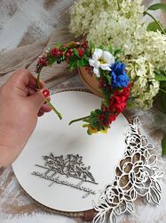 Обруч з квітами в українському стилі