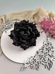 Квітка-брошка