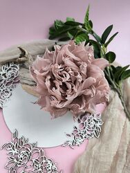 Брошка квітка в пудровому кольорі