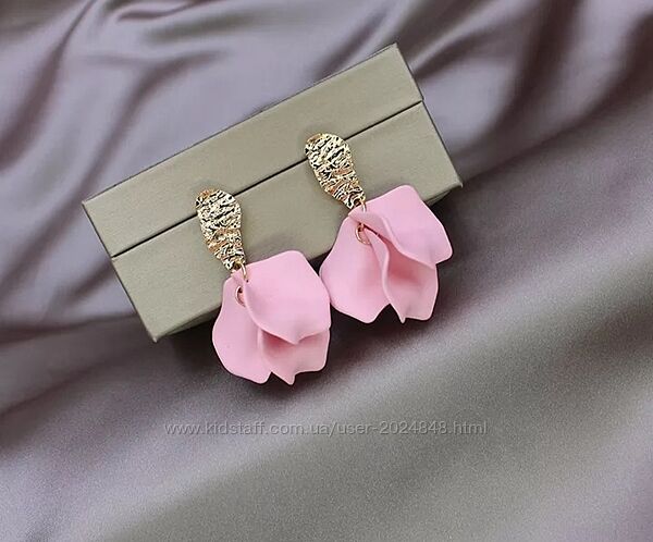 Розовые серьги сережки кульчики лепестки роз новые недорого купить