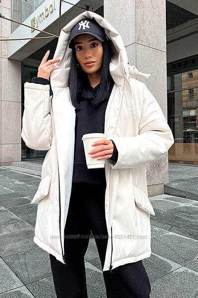 Куртка женская оверсайз зимняя теплая, со съемным капюшоном, на молнии