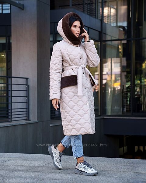 Пальто женское зимнее стеганое, длины миди, утепленное, с капюшоном с мехом