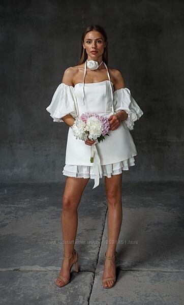 Платье - мини женское короткое нарядное атласное с кружевом, белое, 