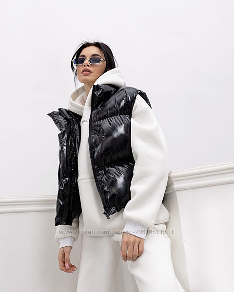 Жилетка женская утепленная демисезонная, без капюшона, черная, пудра