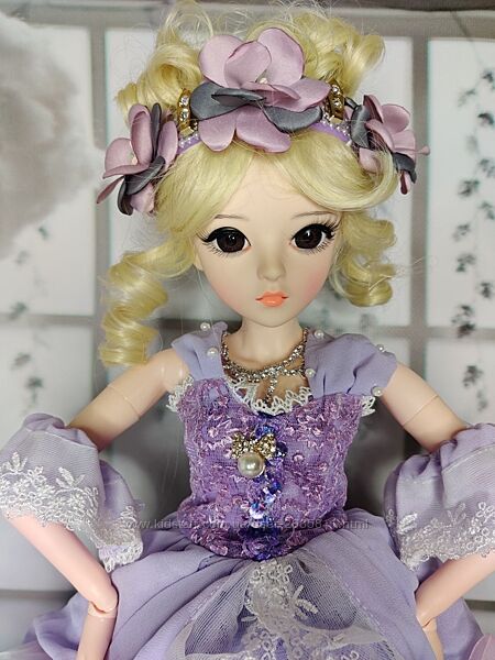 Шарнирная кукла Lucia Doris