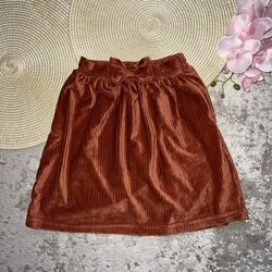 Нарядна спідниця, з бантиком на поясі. В поясі резинка, не туга, підійде на