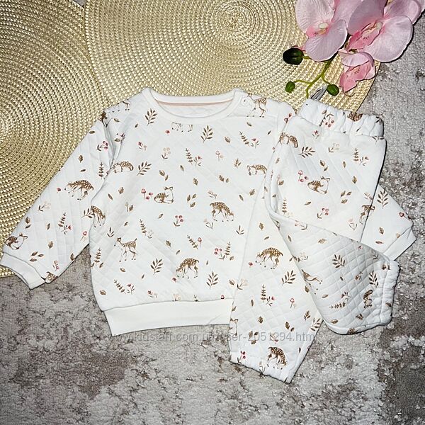 Костюм штани і світшот для малюка білого кольору з милим і ніжним принтом