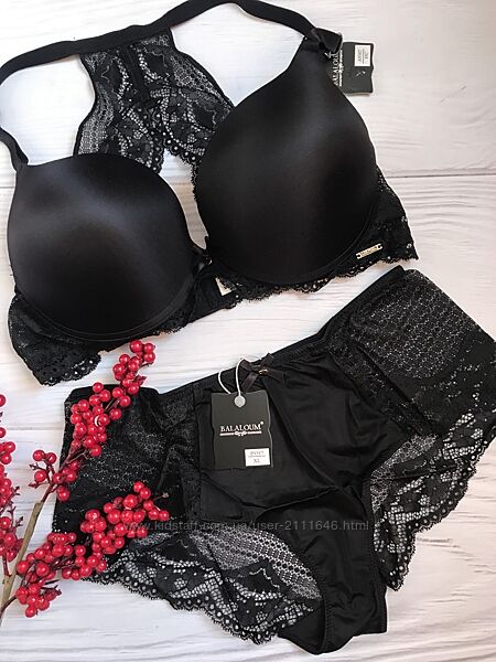 Крутий комплект з мереживною спинкою