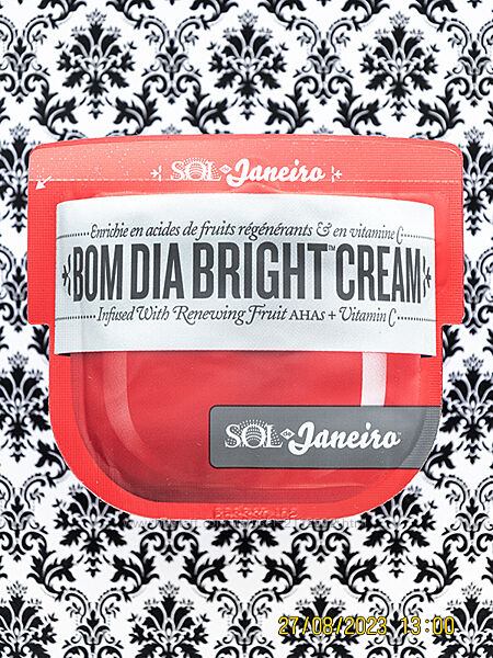 Осветляющий питательный крем Sol de Janeiro Bom Dia Bright Cream для тела