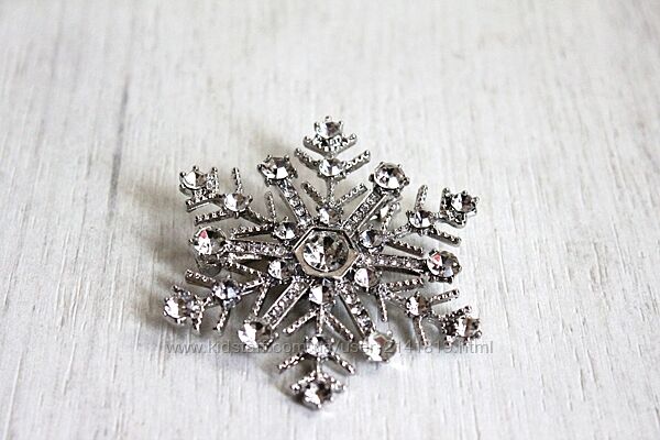 Зимняя брошь снежинка, новогодняя брошка, брошка снежинка стразы