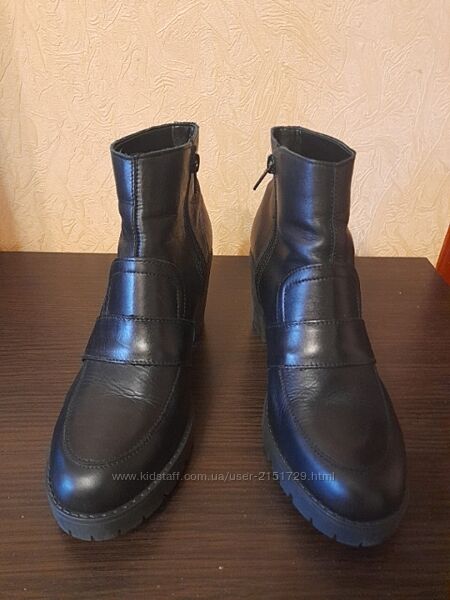 Продам кожаные  ботиночки Carlo Pazolini40p