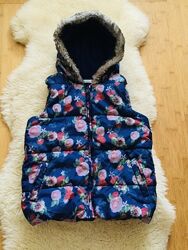 9-10 рок. M&CO kids. брендова об&acuteємна жилетка на флісі з капюшоном, оздобле
