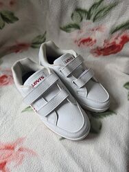 Фірмові кросівки Levis на дівчинку 