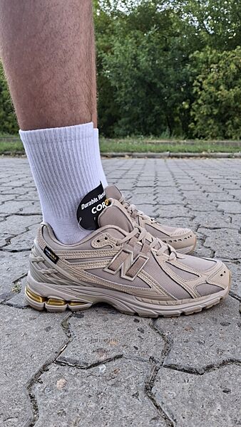 Чоловічі кросівки new belance 1906r на corduroy , бежового кольору 41,41.5