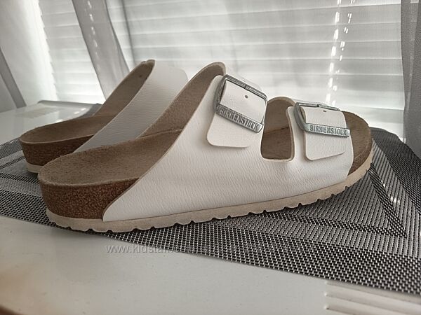 Биркенштоки шкіряні шльопанці шльопки Birkenstock Arizona 41 білі