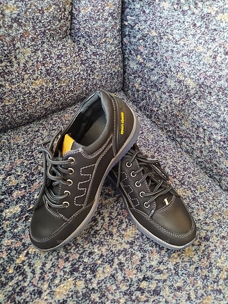 Продам туфлі на хлопчика 35 розміру