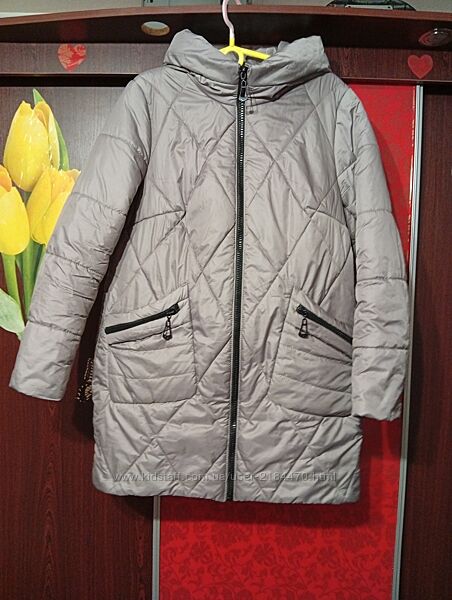 Тепла жіноча куртка 54 розміру 