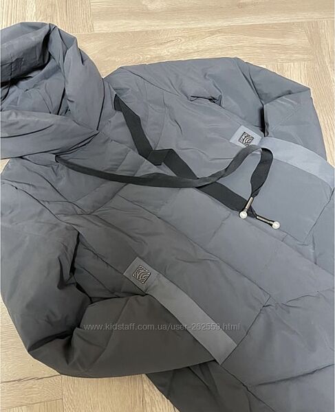 Стильный серый пуховик