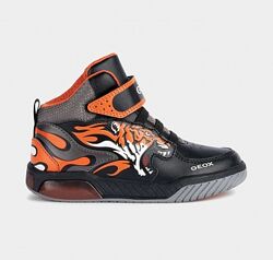 Демі черевики з вогниками Geox Inek, 38 євро