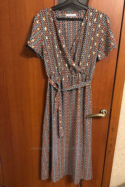 Гарна яскрава Сукня