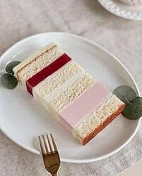 Торт Клубничный пломбир yanni. bakery