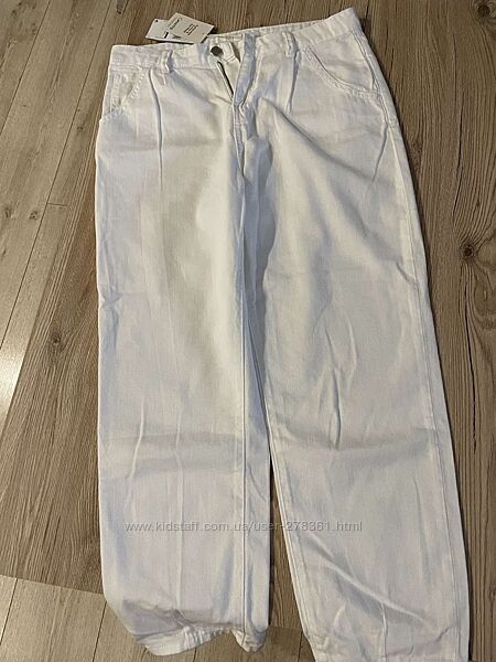 Білі джинси слоуч Mango.