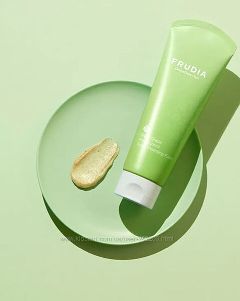 Себорегулирующая скраб-пінка Frudia Green Grape Pore Scrub Cleansing 145 ml